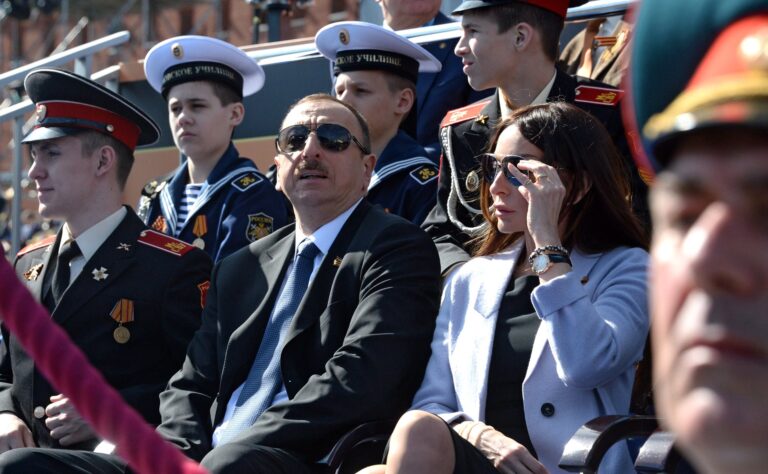 Haydar Aliyev ve İlham Aliyev