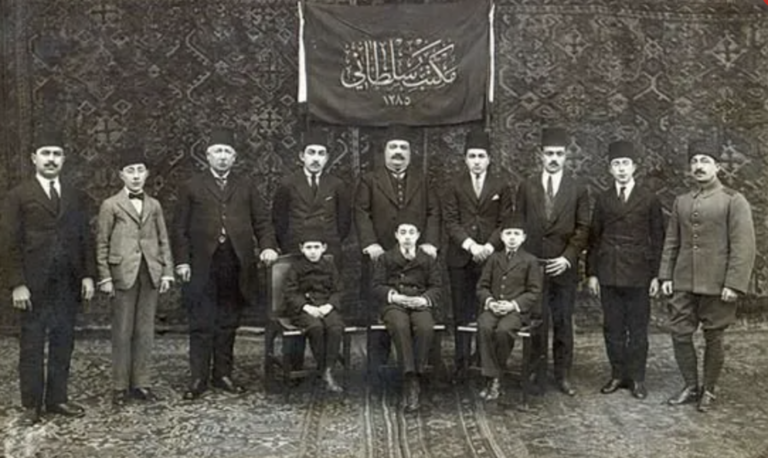 Hanedan ailesi küçük sultanın doğum gününde buluştu