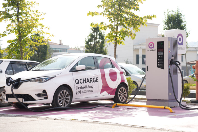 Q Charge ile şarj istasyonu ile rezerve dönemi