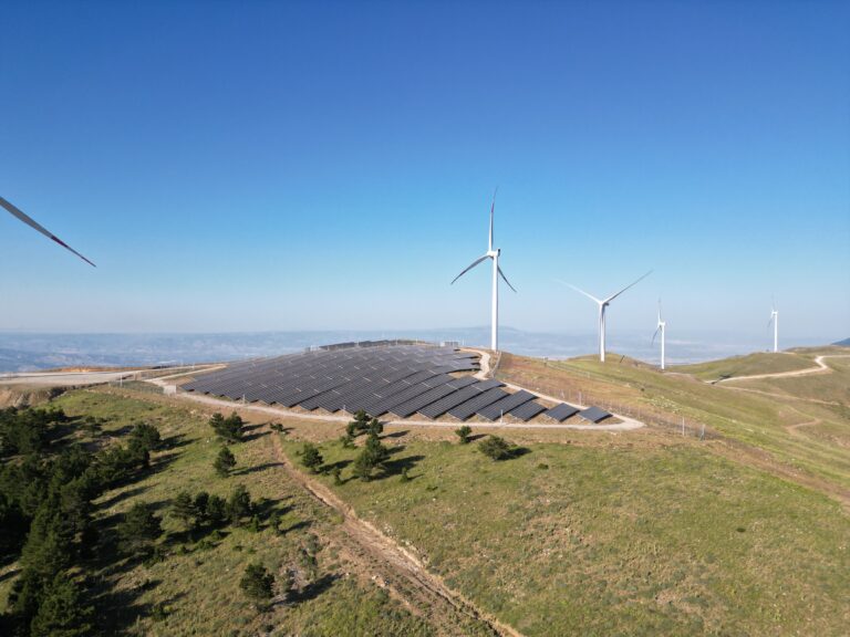 Hibrit GES ve RES projeleriyle Akfen 2025’te 887 MW’a ulaşacak