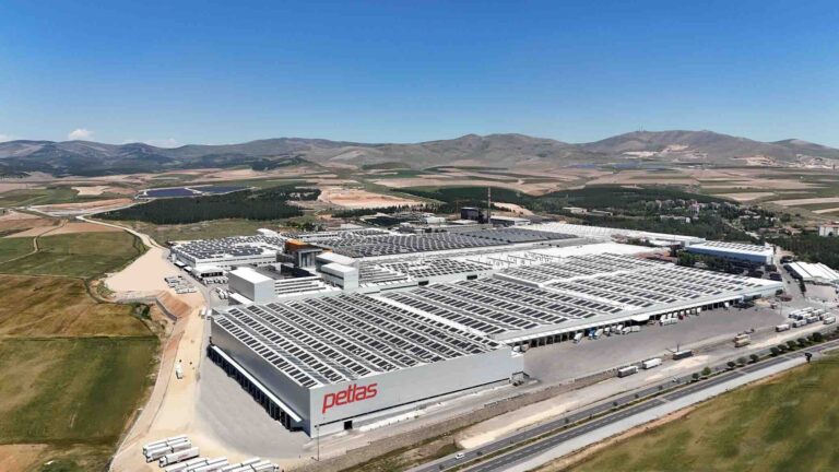 AKO Grup, Güneş Enerjisiyle Karbon Ayak İzini Azaltmada Öncü Oluyor